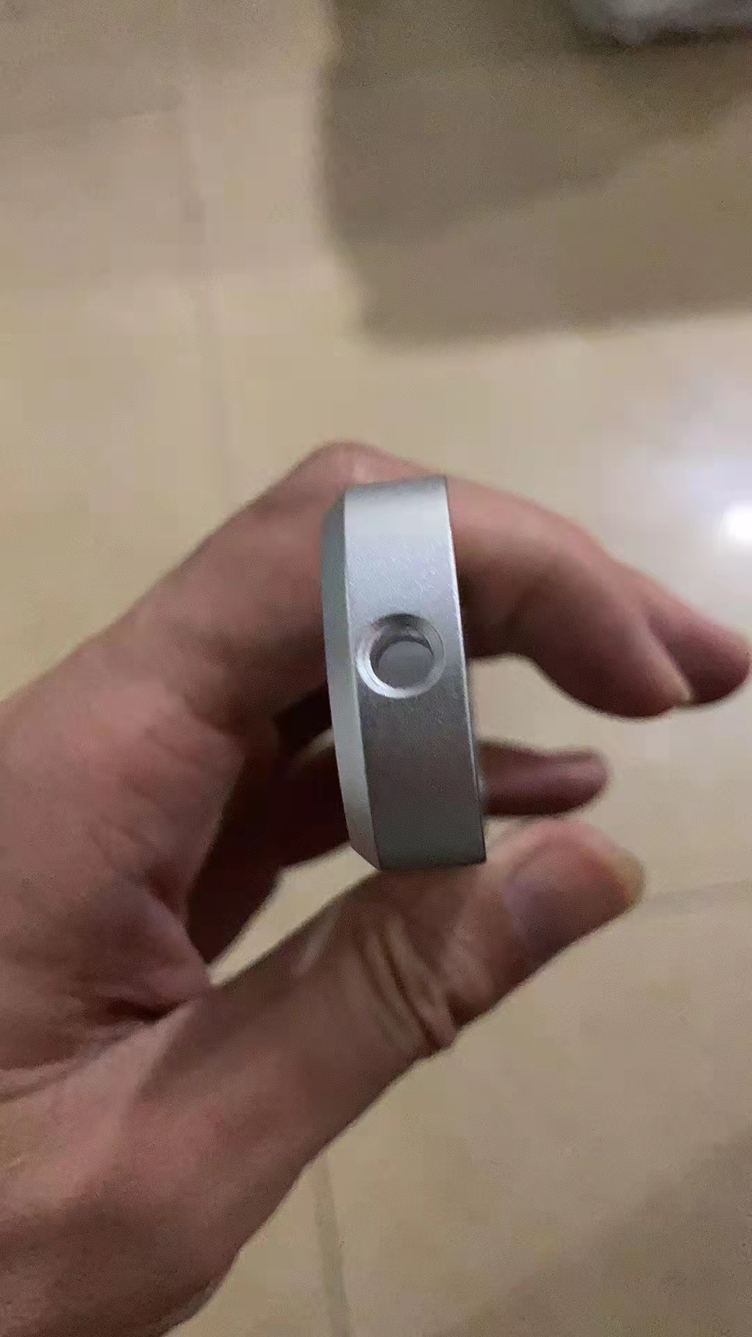 寻求可以做打孔攻牙的加工厂，量每月六千件