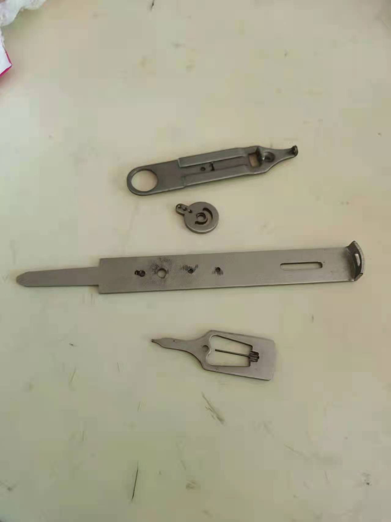 寻求五金冲压加工厂，目前有一千套要加工，后面根据订单加工