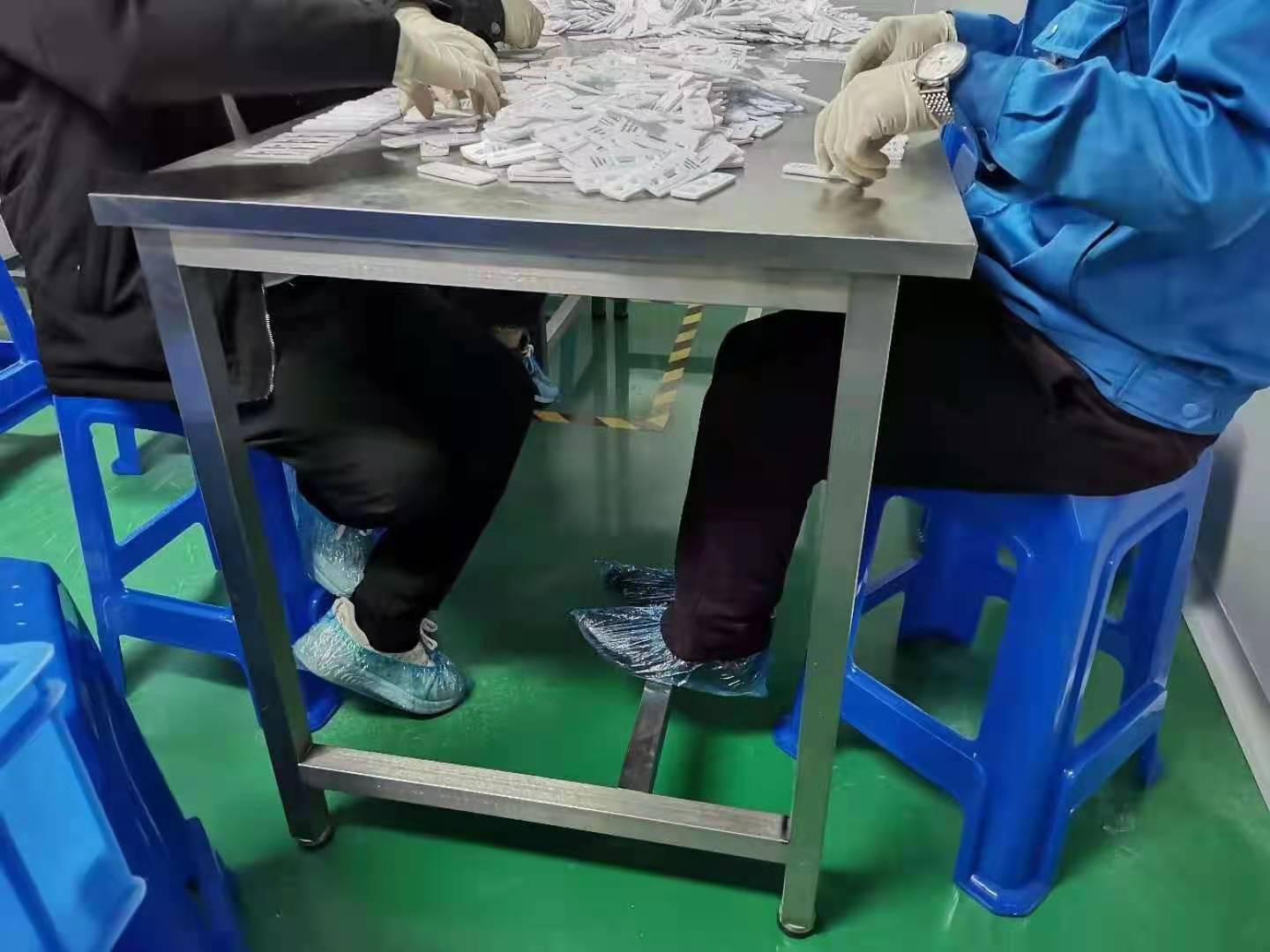 寻求深圳地区有做不锈钢桌子的加工厂，目前有十二套