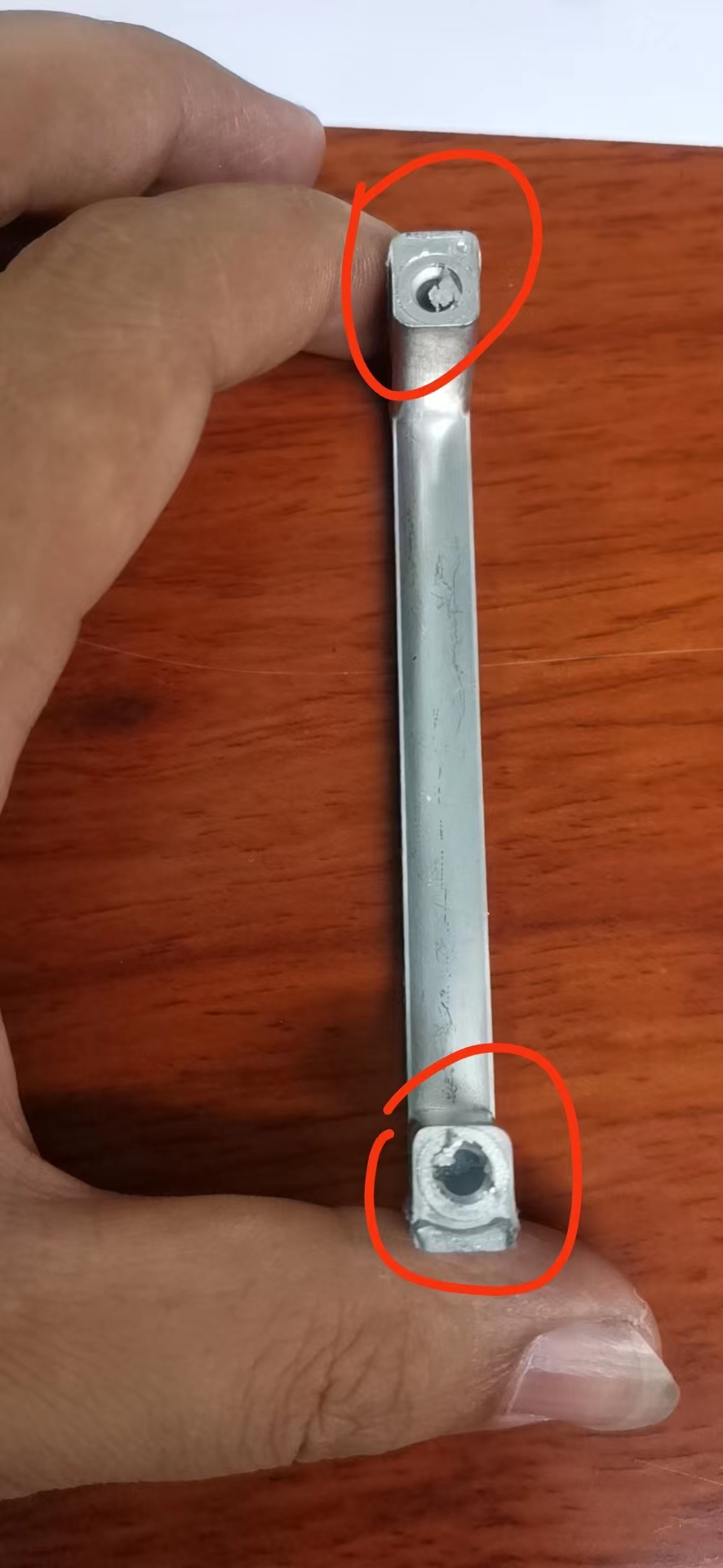寻能CNC合作的加工厂，每个月有十万件，材质是锌合金的