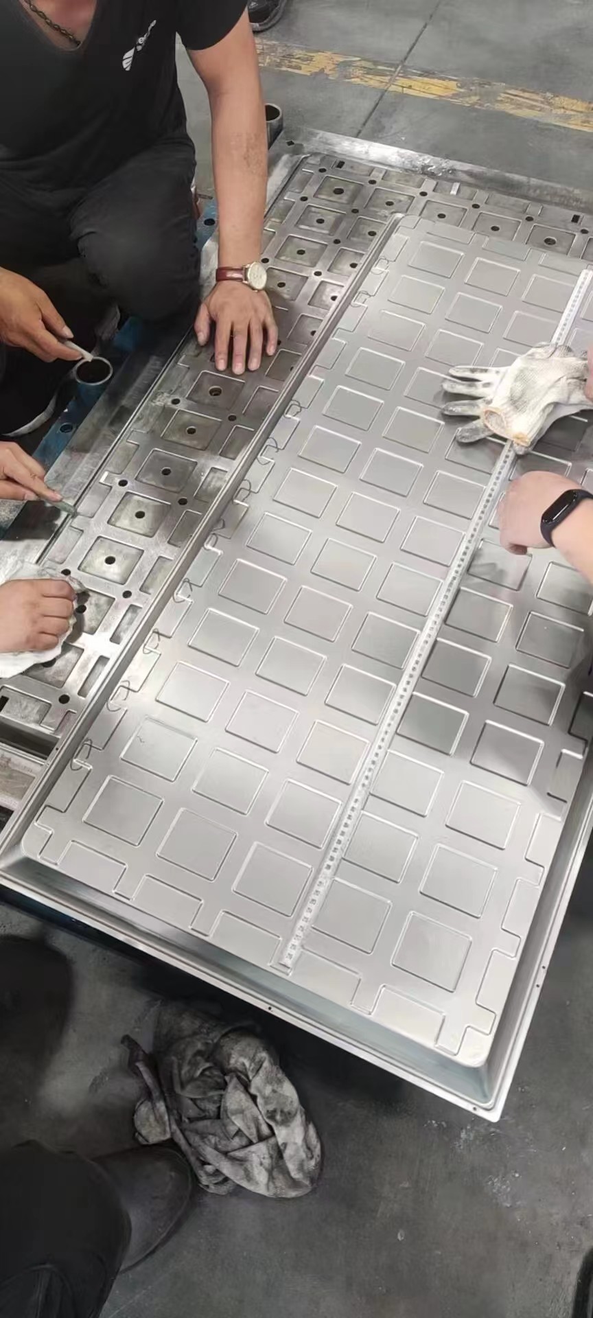 寻江浙沪一带有资质，规模大型的开五金冲压模具的加工厂