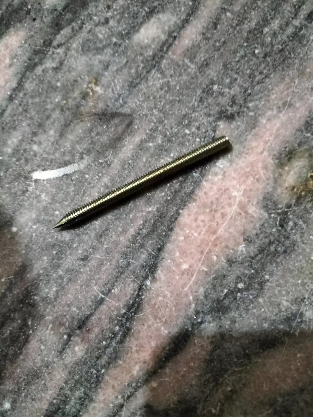 寻有能做如图M4螺丝的加工厂，一个月20万件左右