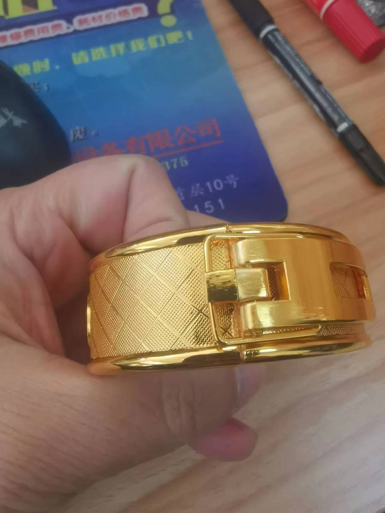 寻能做挂镀仿金色的电镀加工厂，量还可以