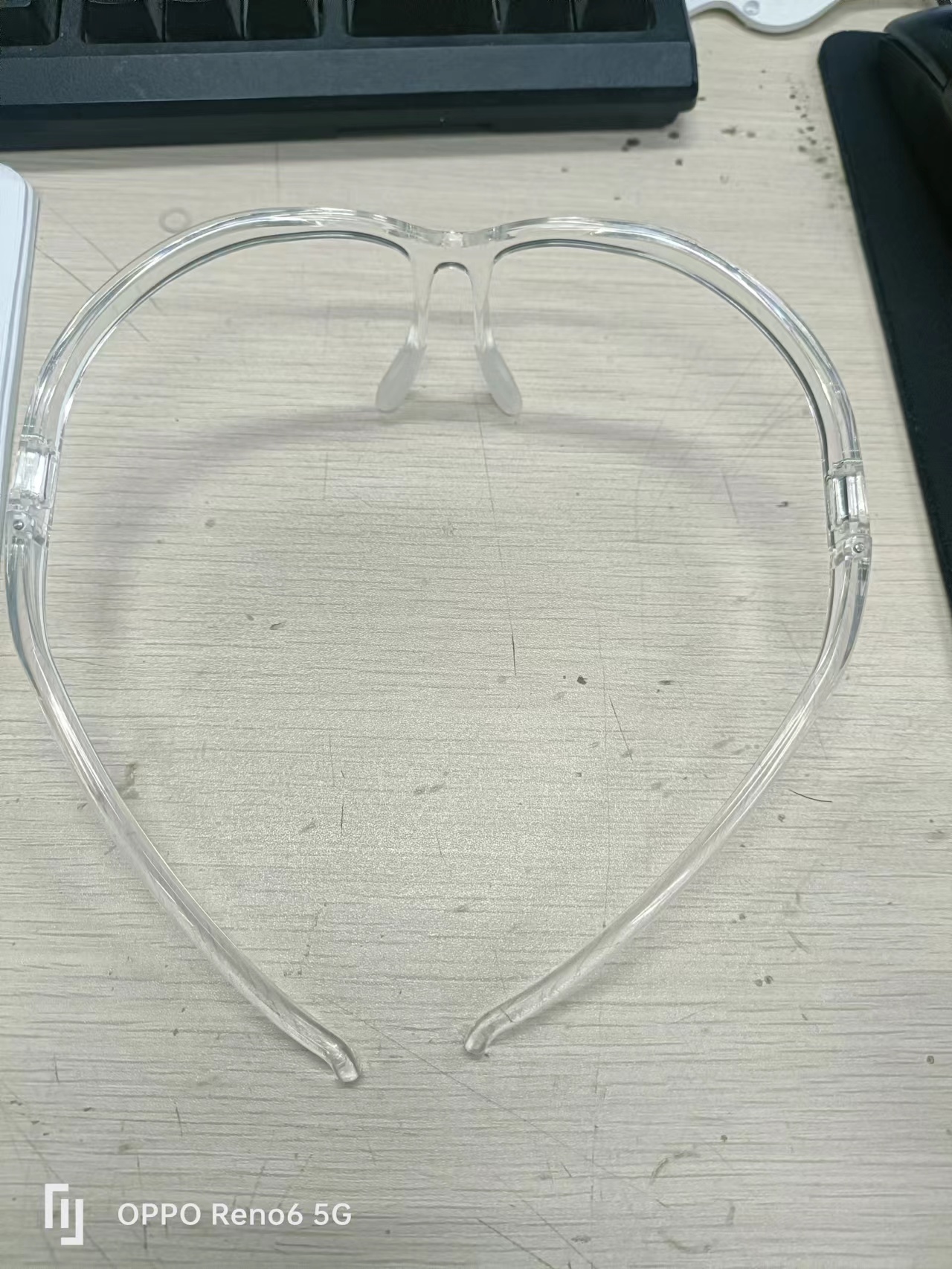 寻有能做如图眼镜架的加工厂，需求量一个月大概是万把件