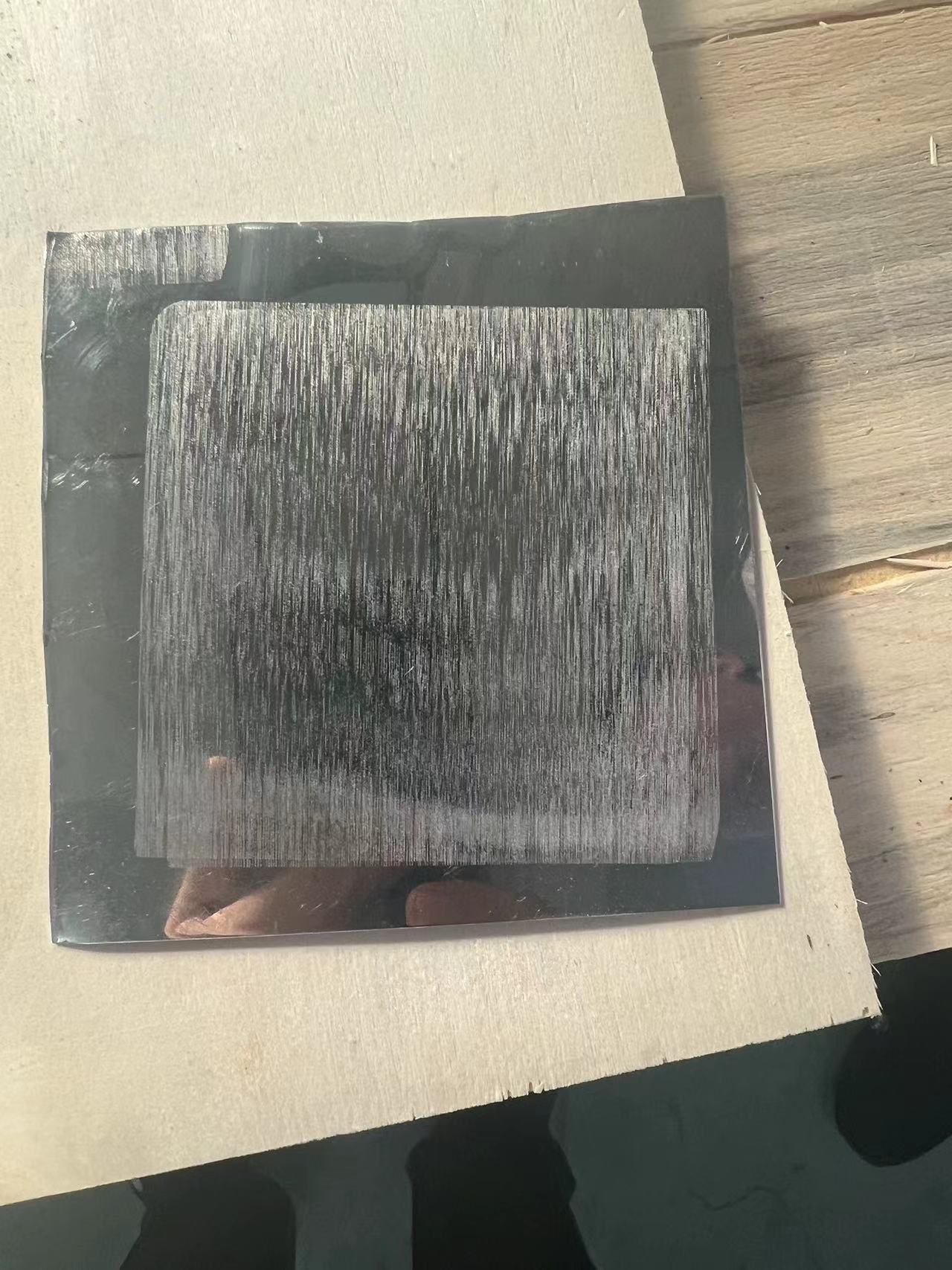 寻找东莞附近镜面铝片拉丝加工厂，量每月有10万件
