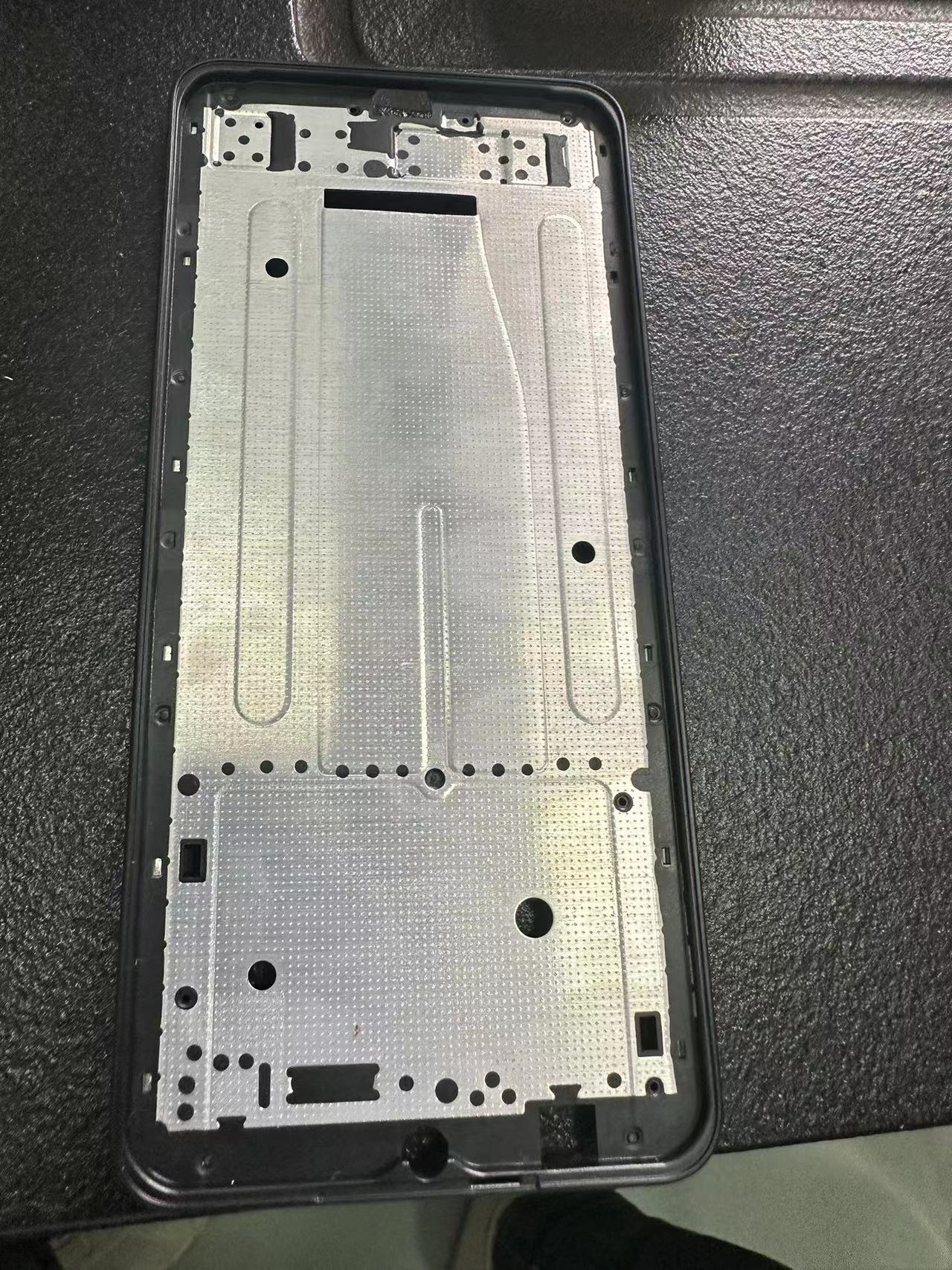 寻找五金脱胶加工厂，我们量蛮多的，一款几十万的单在做