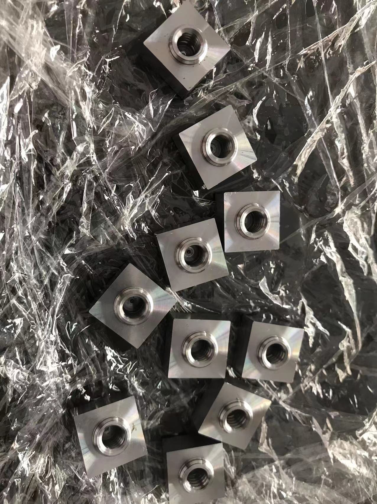 寻求挂镀镍+镀枪色的电镀加工厂，量大，具体没有预估