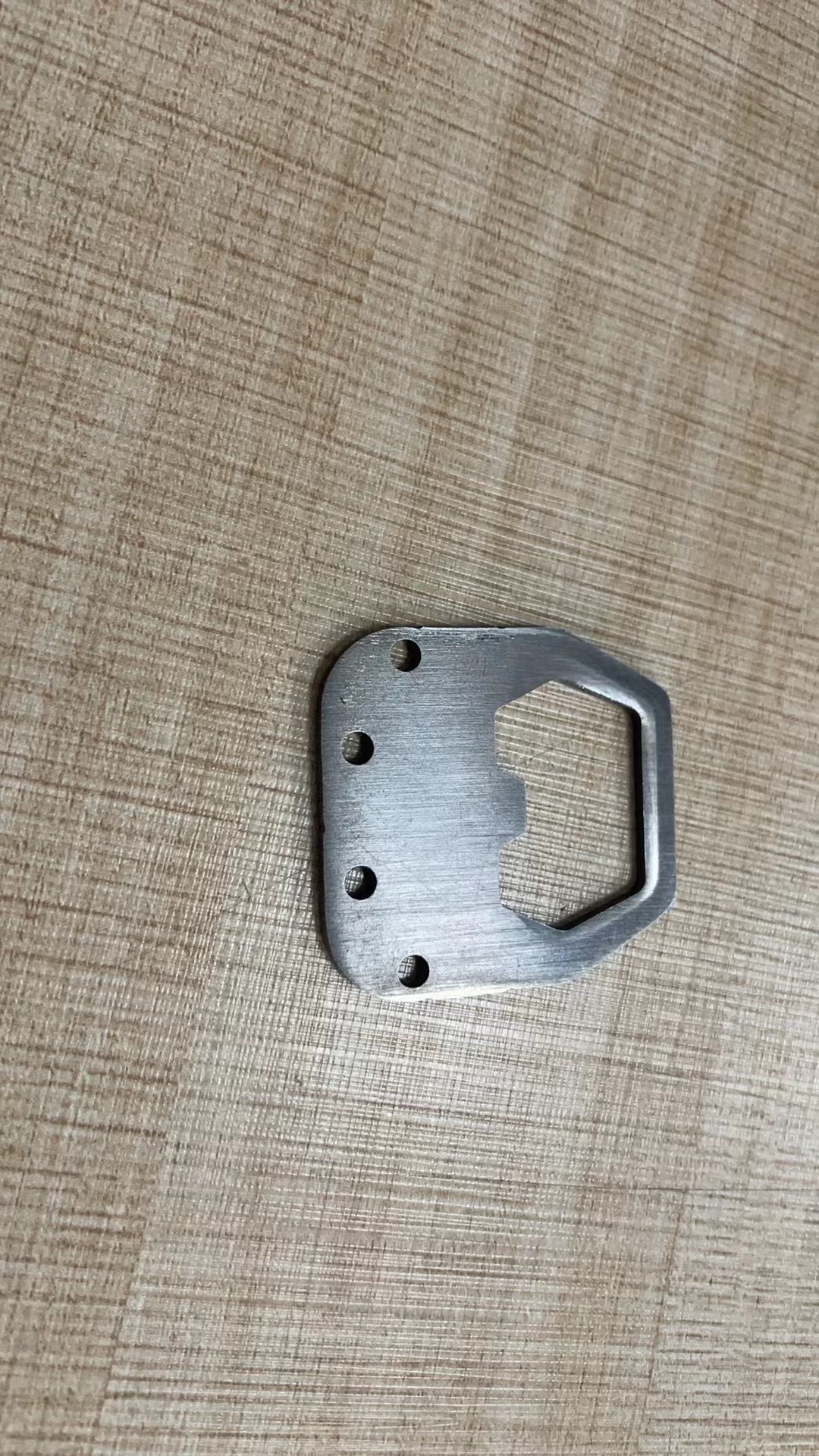 寻求电镀枪色合作的加工厂，月需求两万件，不锈钢素材