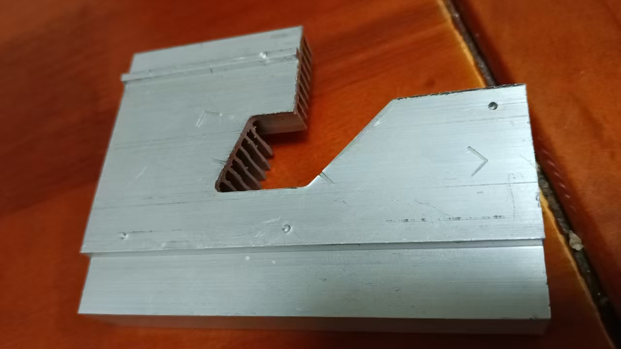 寻求去毛刺的加工厂，目前有几万件，月需求预估一两万件，是一款铝件产品