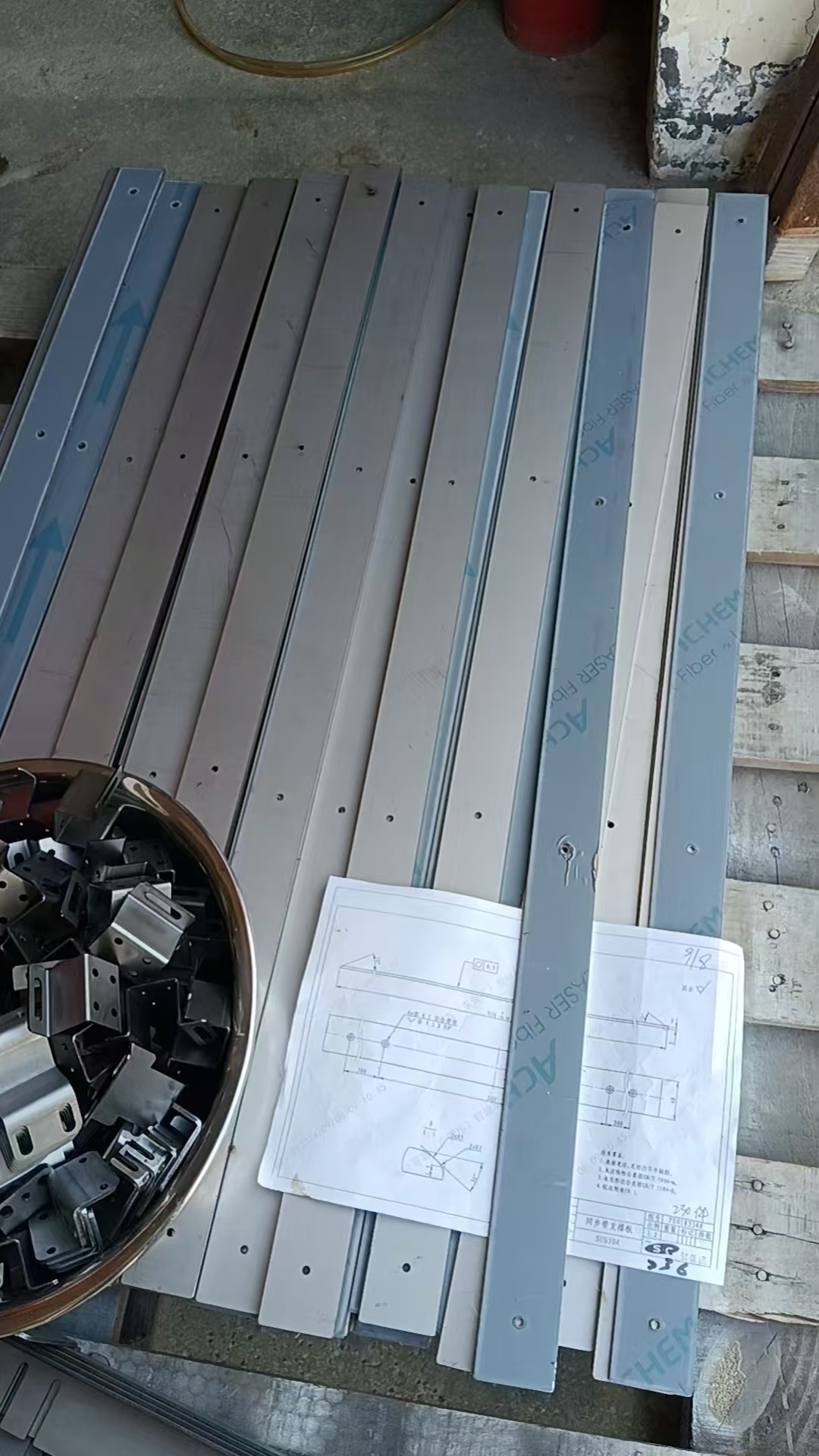 寻能做如图不锈钢件的加工厂，目前有400多件，如图，材质是304单镜面不锈钢