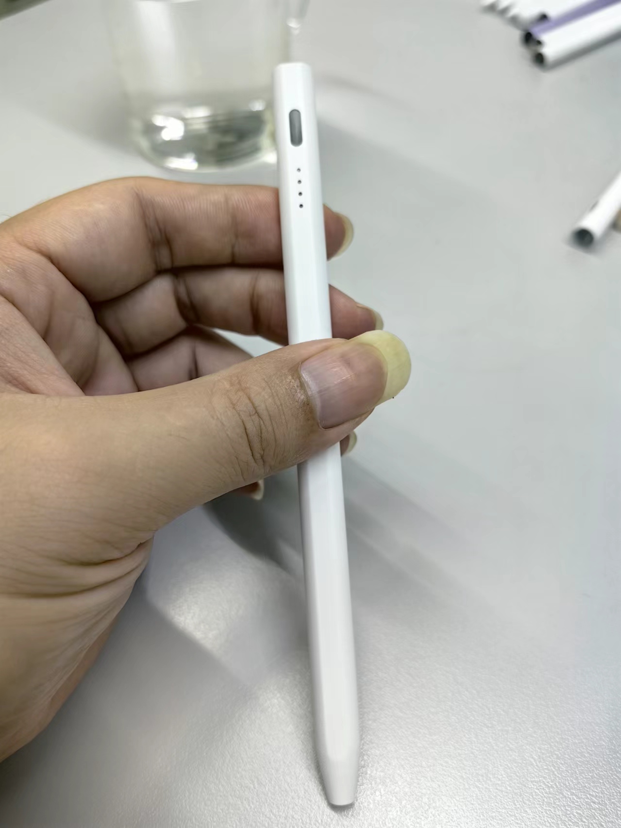 寻五金喷油加工厂，量有二十万左右，如图，铝材质，主要是喷白色油漆