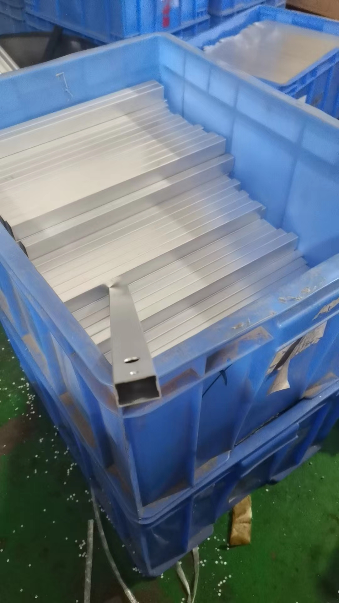 寻喷粉加工厂，刚开始没那么大量，只有一万多根左右，后续量会大