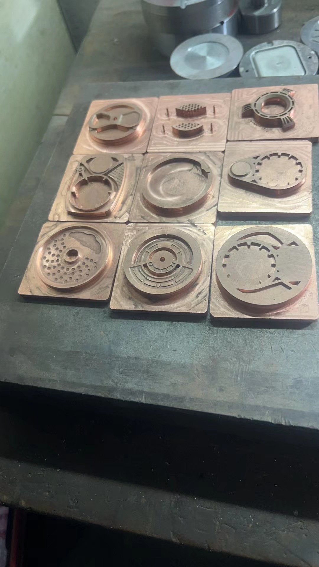 寻能做铜公雕刻的加工厂，我这里做塑胶模具的铜公，有时有有时没有