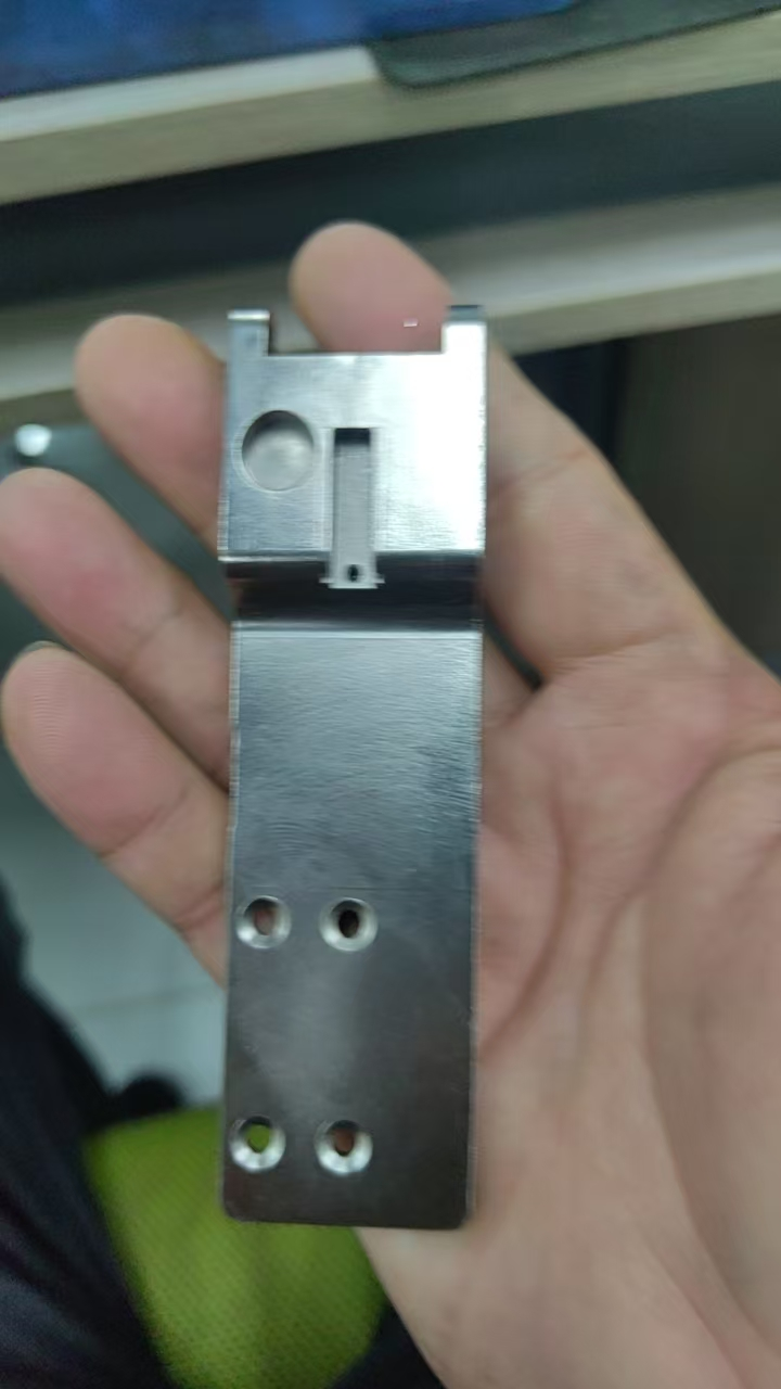 我司找电镀黑镍合作加工厂，先打样，打样OK后月需求几万件，材质不锈钢的