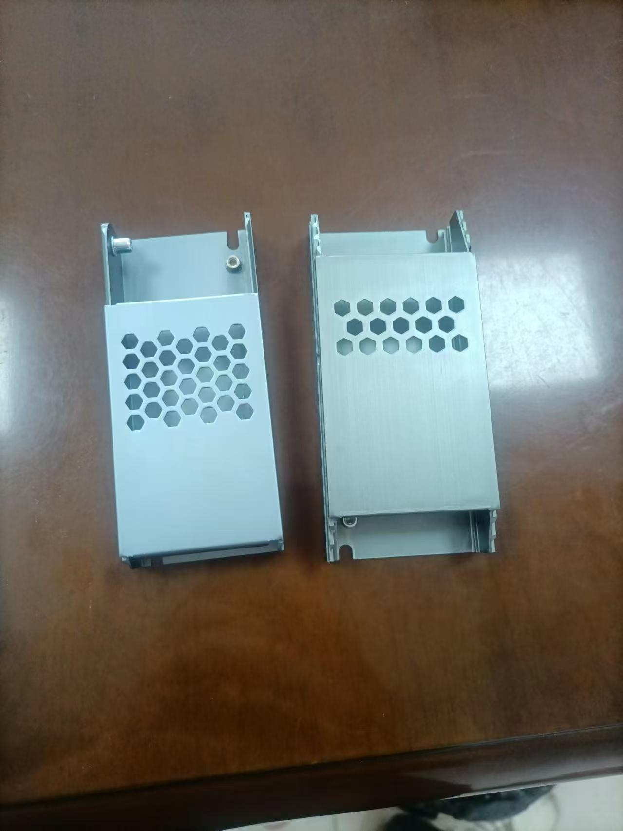 寻能做电源盒铝材外壳的加工厂，数量总共有十几万，如图，铝材质
