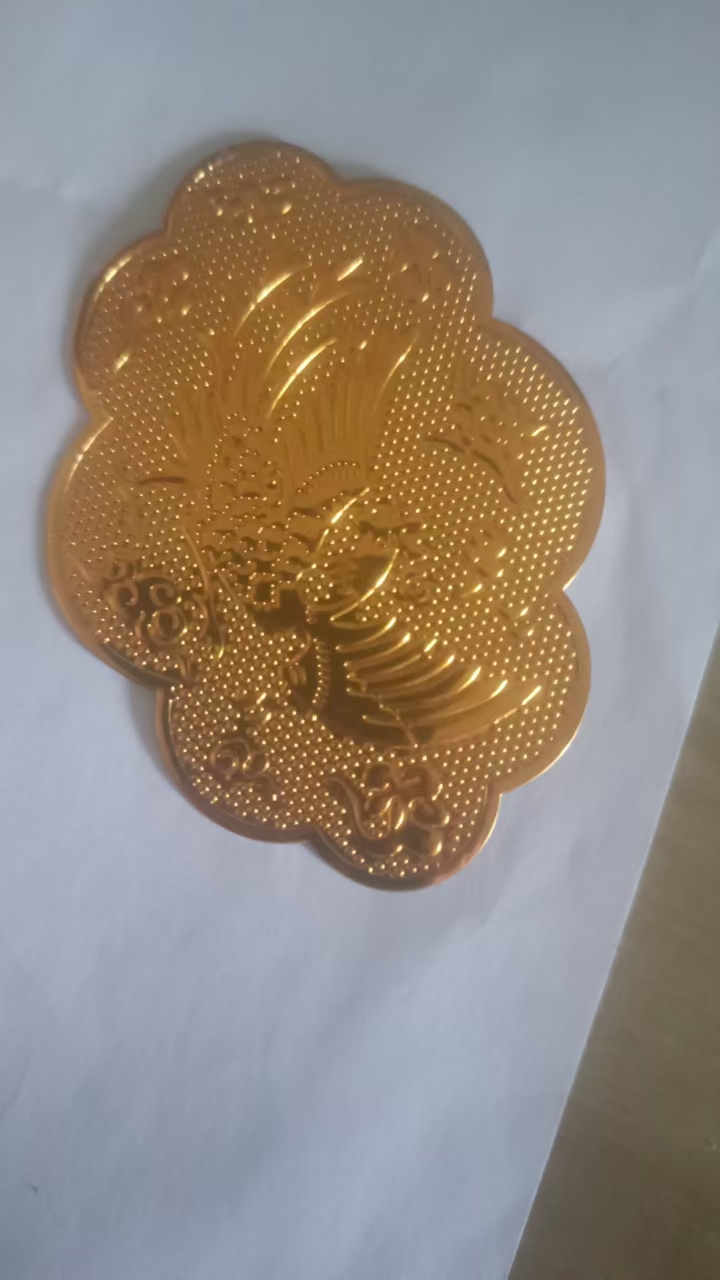 寻表面喷油加工厂，量是比较多的，前期每款一千多件，有五款规格，材质是都是铜