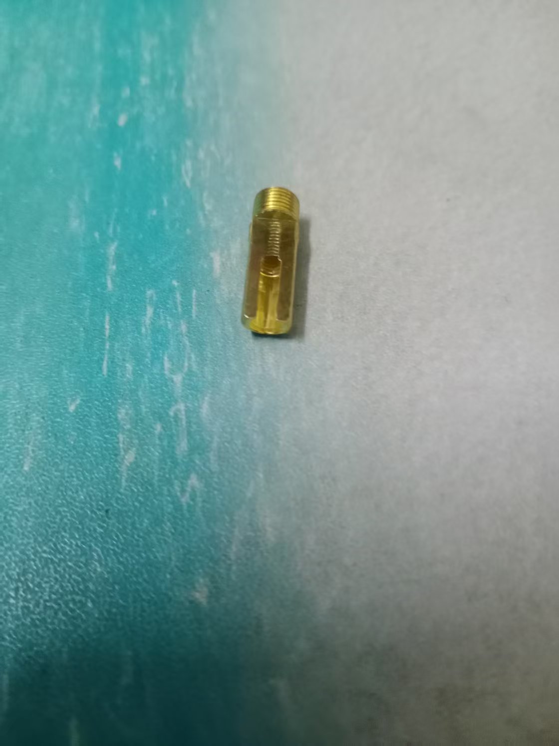 寻找铆钉生产商，如图，需求量月1000万。材质是铁的，铁镀铜的