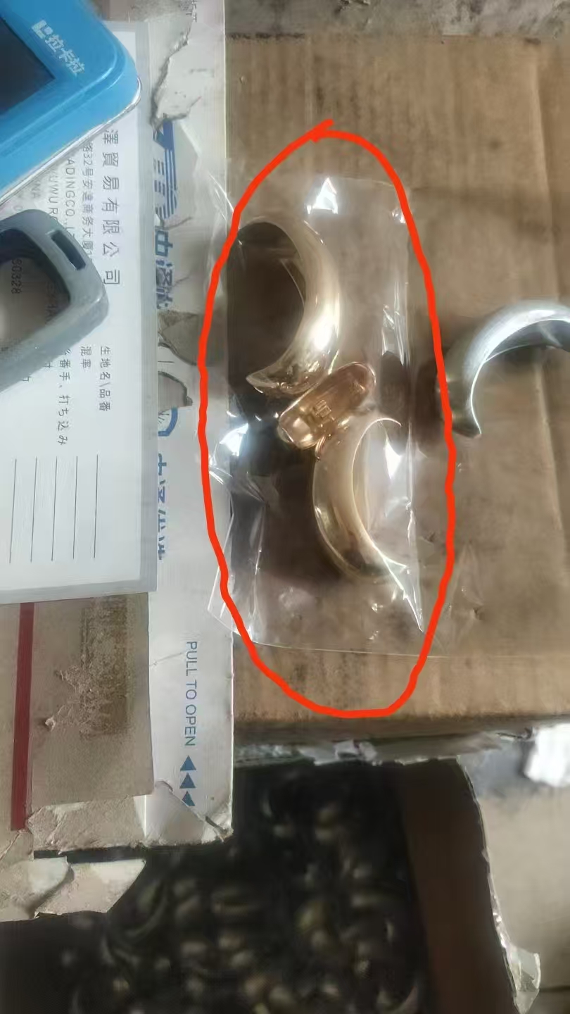 寻挂镀的电镀加工厂，月几十万Pcs，如图，锌合金材质，镀浅金色