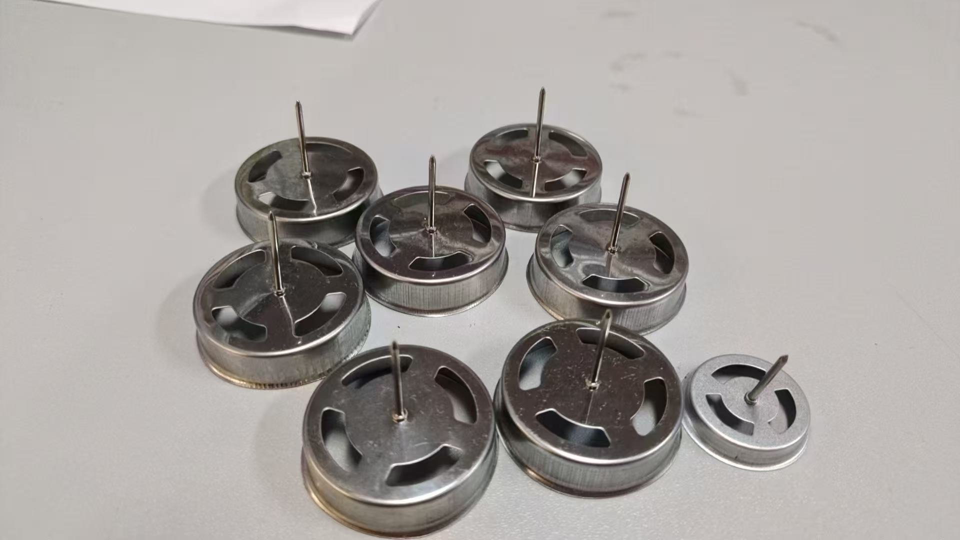 我司找五金合作加工厂，量比较多，需求量都是一百万件，年需求预估上千万件