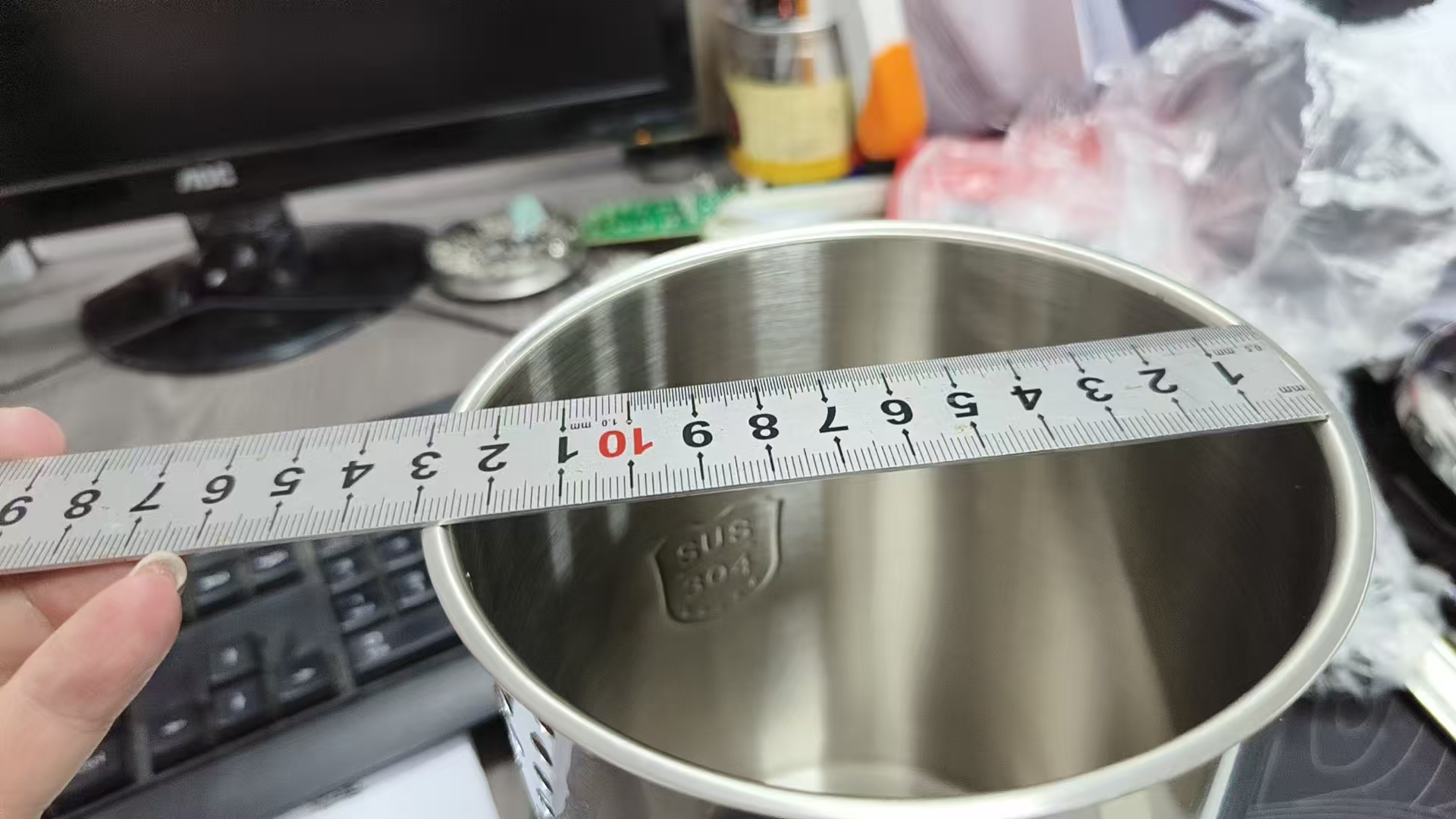 我司找电镀钛合金加工厂，目前需十几万件，是一款不锈钢304的材质