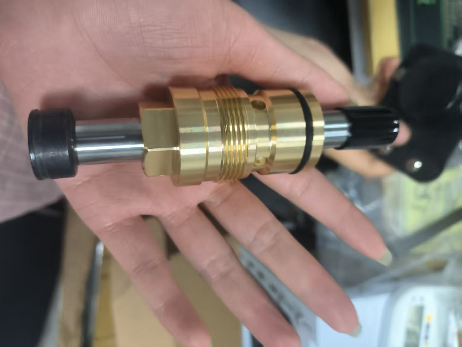 寻找有意向合作的组装加工厂，目前月需求货款在五万左右，我司提供材料