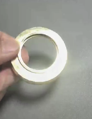 我司找电泳金色合作加工厂，如图，目前有一万件，铝合金材质，规格尺寸如圆的
