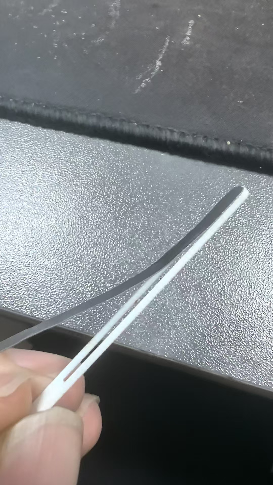 寻注塑加工厂，量有20万，如图，塑料材质的，一个塑料件，开模具