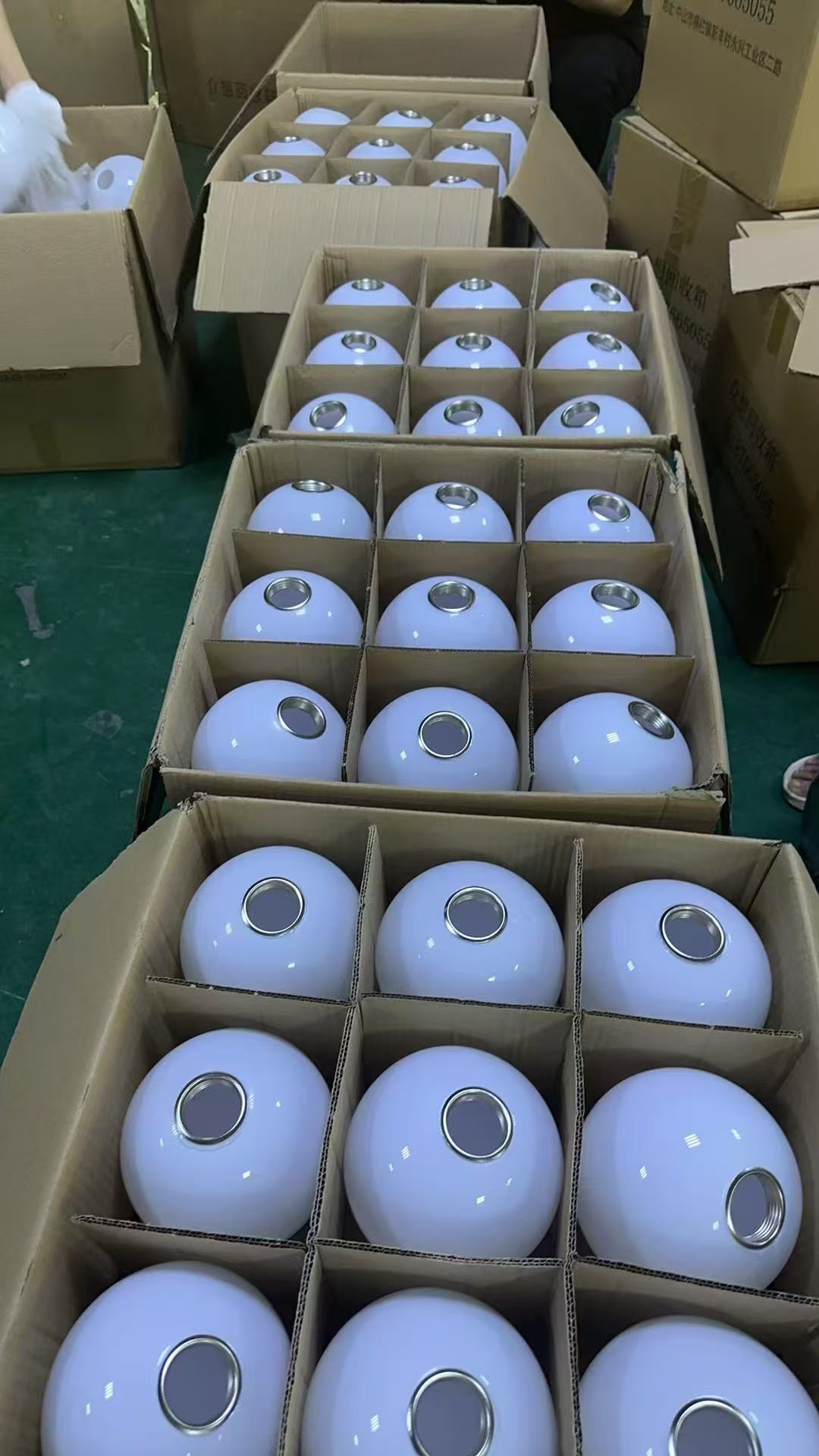 喷油外发加工，实单，首单有几千件，长期订单的，产品是玻璃材质的灯罩