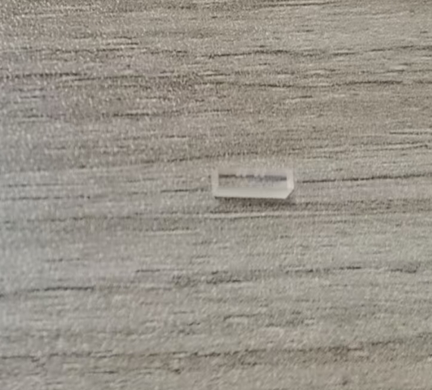 寻真空镀玫瑰金加工厂，目前是打样，打样OK量是很多的，是玻璃素材件的产品