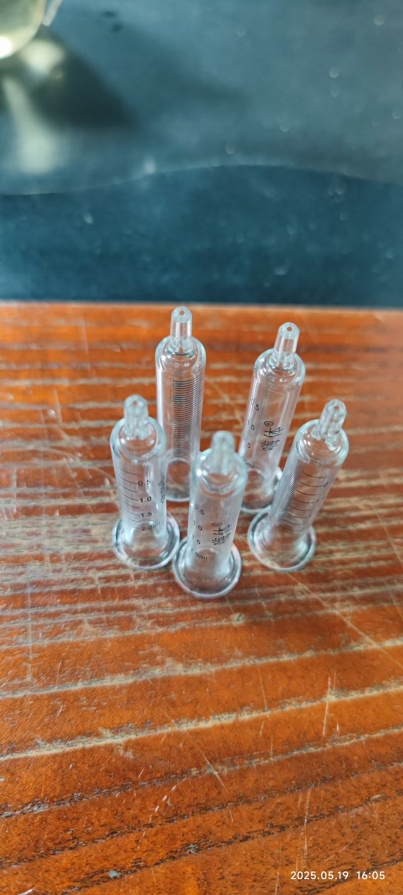 加急寻做针筒内喷硅油的加工厂，目前试产五千件，然后有2万件，OK后面月十几万