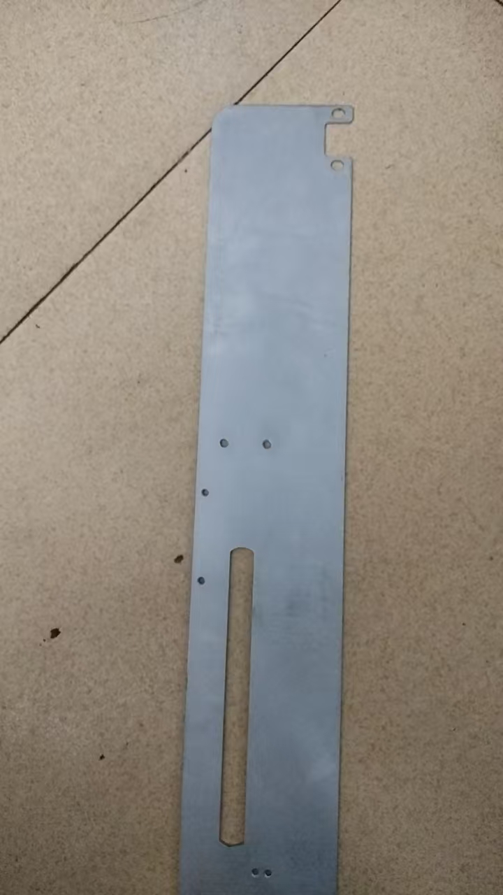 寻电镀加工厂，要镀如图样板的效果，灰色的，基材是碳钢素材的，前期几百件，后面是长期订