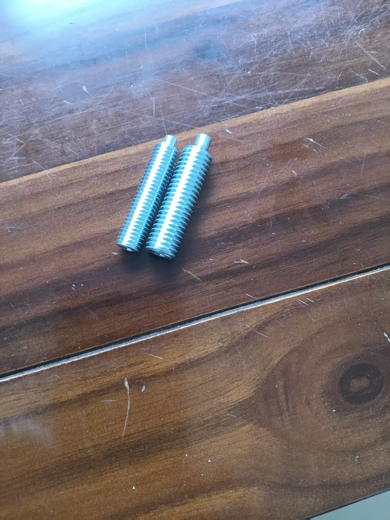 寻求滚镀银电镀加工厂，长期订单，如图工件，是一款金属材料的产品，要求表