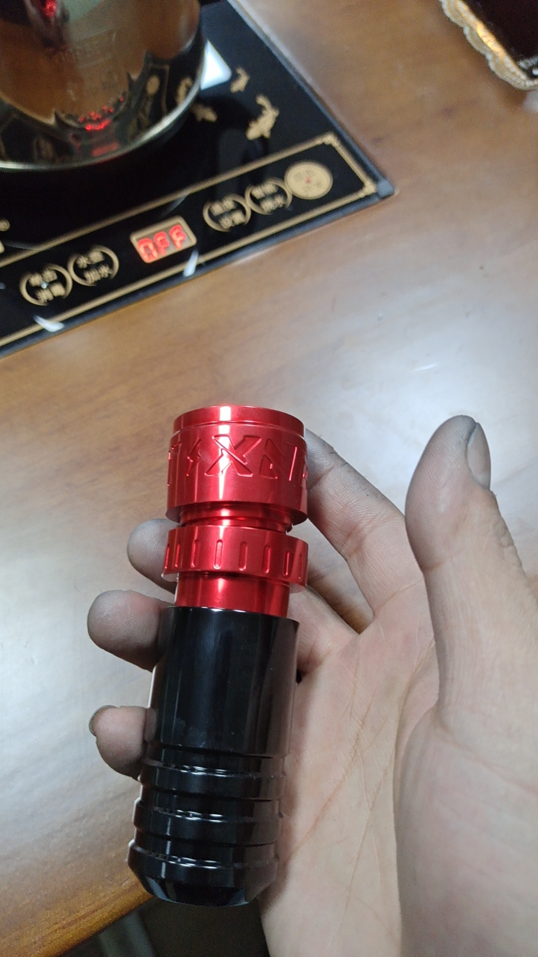 我司找氧化亮面加工厂，量是比较可观的，每天都有货的，长期订单，如图，是一款铝材质的