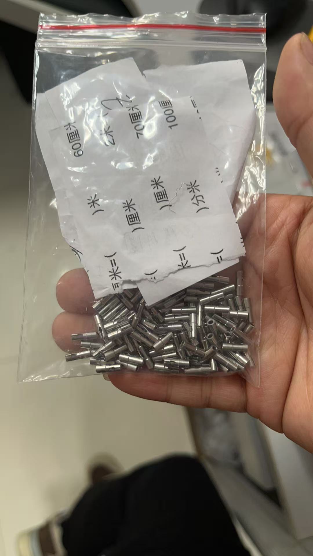 我司找广东广西电镀锌镍加工厂，批次几千件，如图，不锈钢材质的小产品，要求镀锌