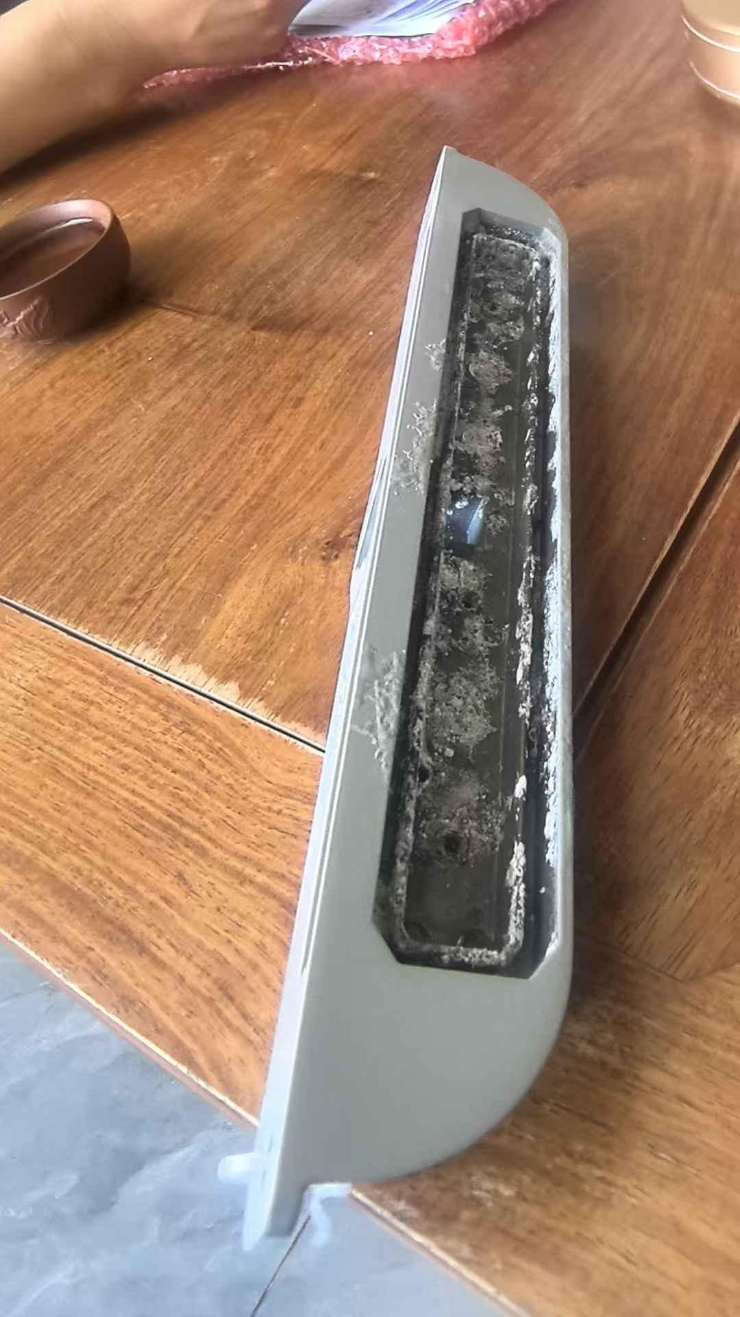 找喷粉合作加工厂，一个月有四千多件，材质是铝合金，如图，是一款压铸件车灯，要求喷