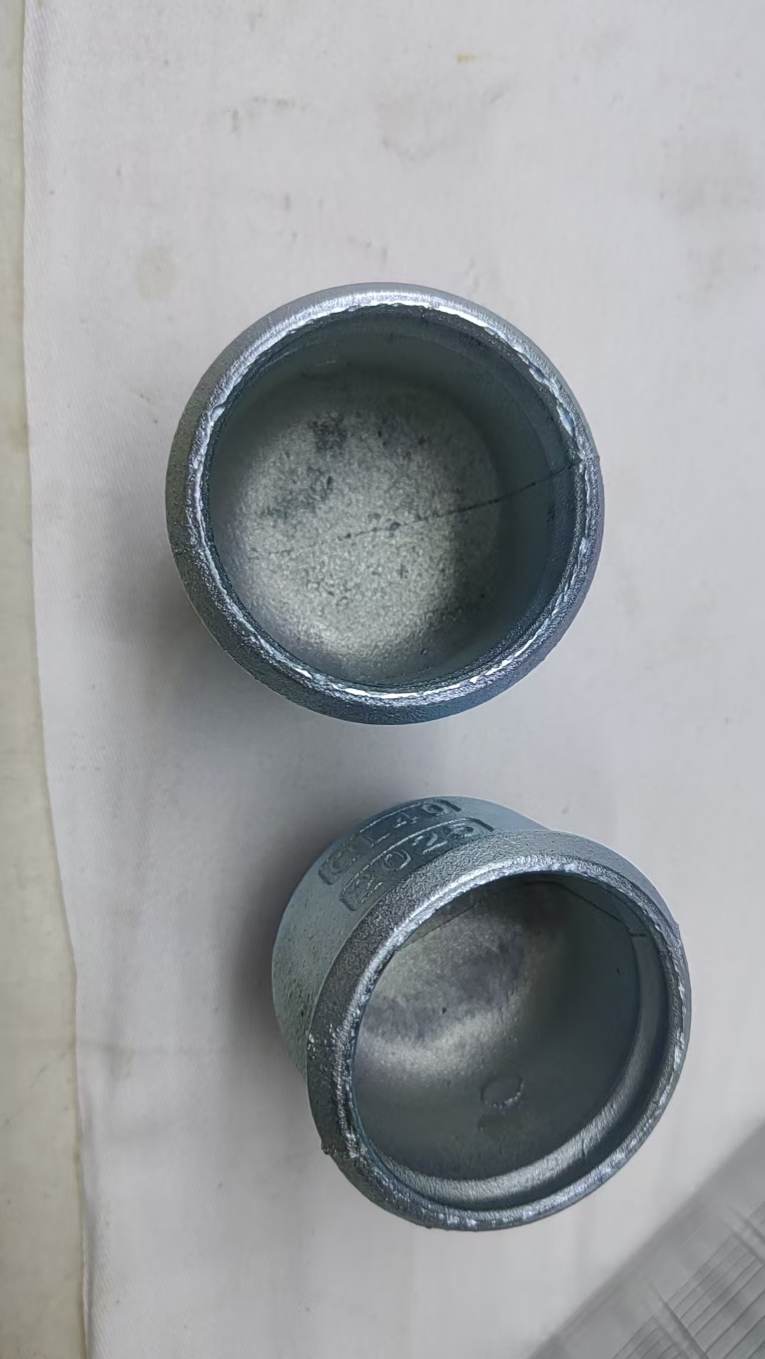 寻有做热浸锌的加工厂，目前有100万件，铸铁产品，如图，
