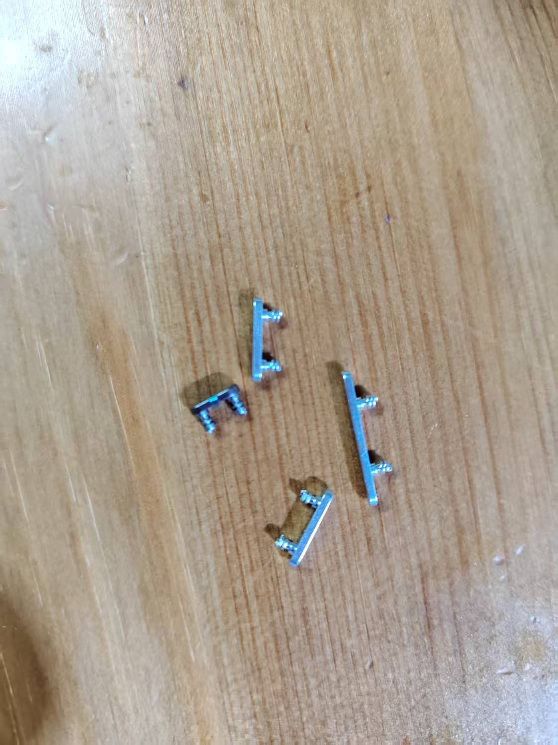 寻求做手机按键的生产商配合，一套三个件，月需求量厂家按300万和600万pcs评估
