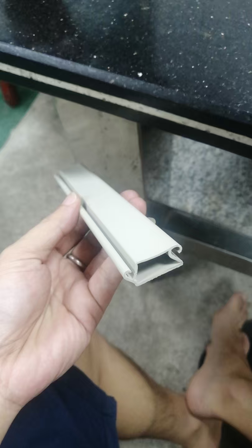 求有做塑胶管道拉伸合作加工厂，有量，厂家就可以先按起订量报价，材质是pc+pvc