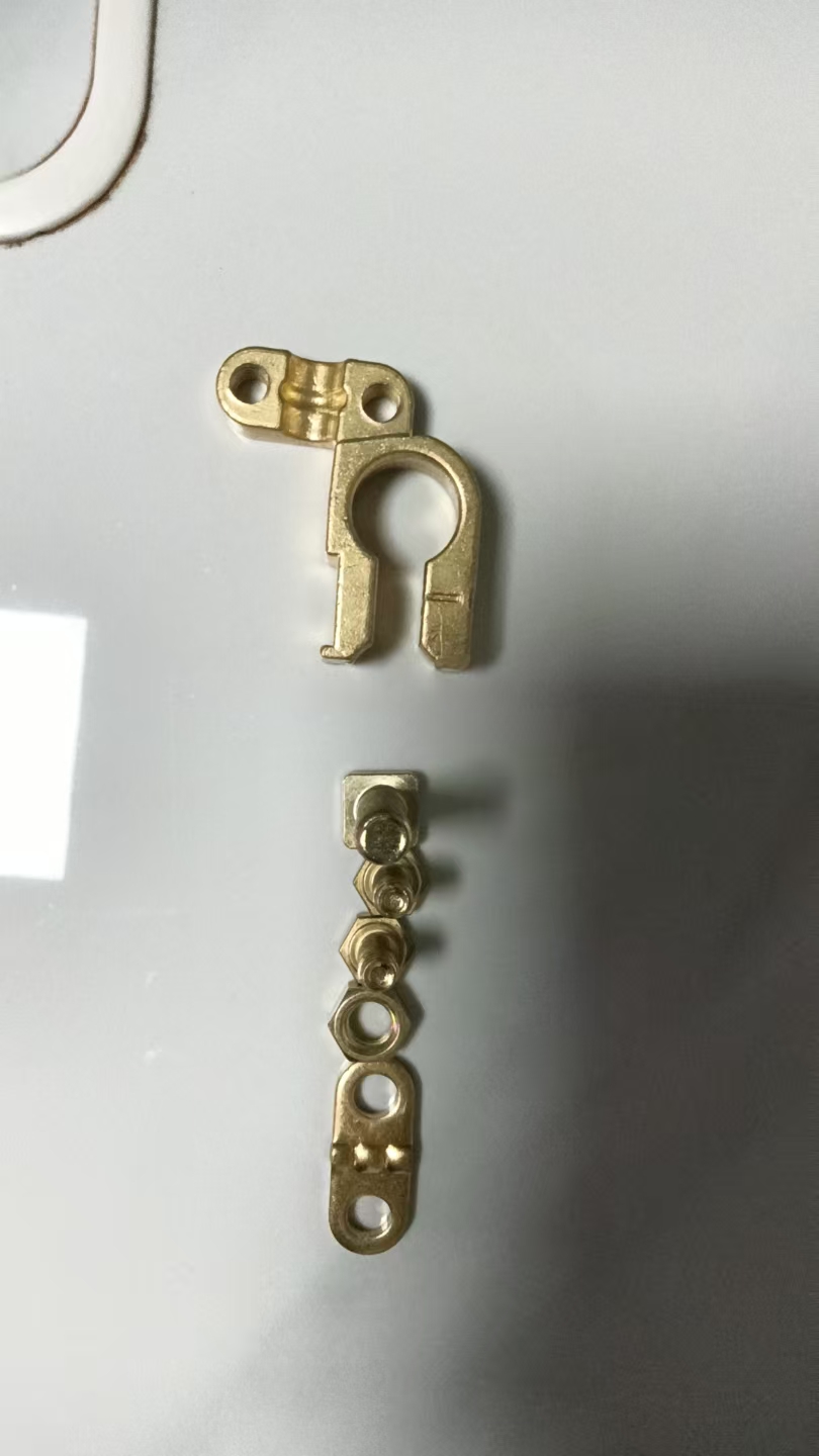 寻压铸加工厂，量大的，如图，铜锌合金材质，新能源产品上的，产品电镀过