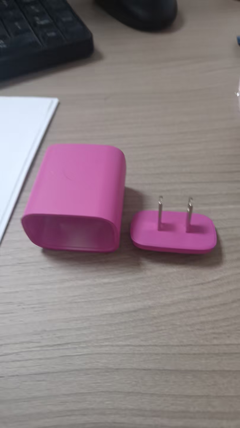 寻求塑胶喷油合作加工厂，月需求三万件~五万件，材质是abs+pc，是一款充电头