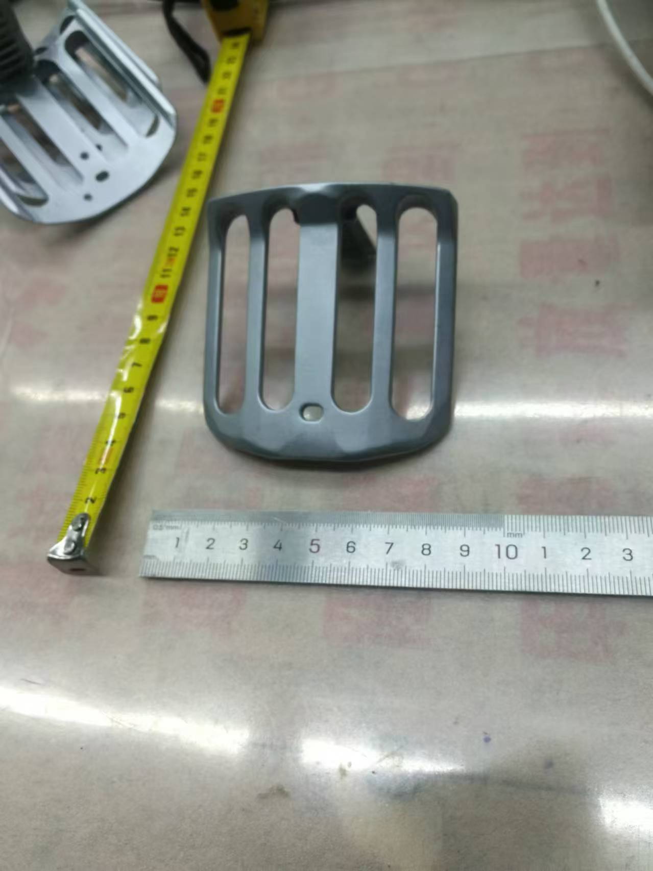 寻电镀硬铬的加工厂，批次几千个，如图，基材是压铸铝，正面是工作面、使