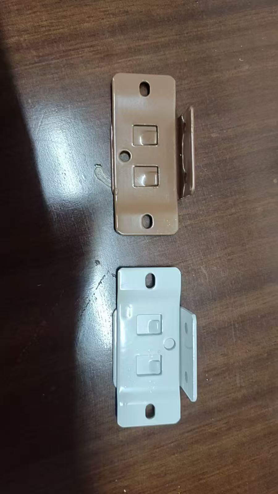 我司找佛山周边喷粉加工厂，如图，一个月五十万件，是铁件产品，如图，要