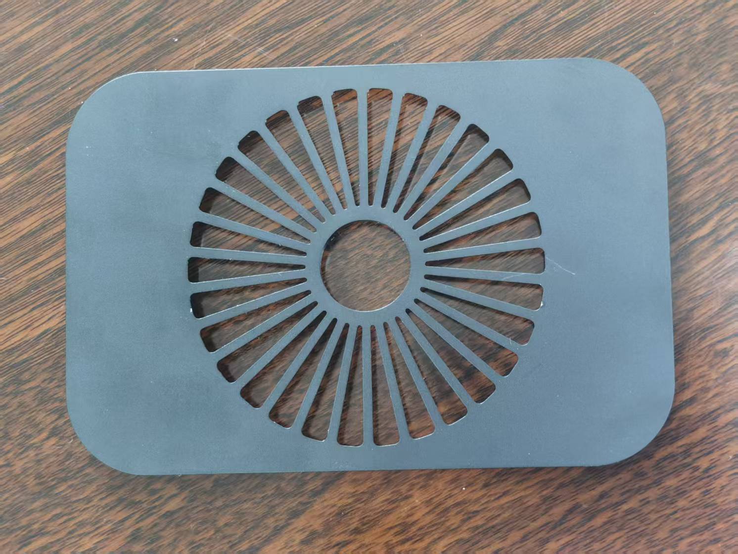 寻求喷涂加工厂，大批量，1/3/5Kpcs/lot，如图，是一款铝板，150＊10＊1.2mm，，表