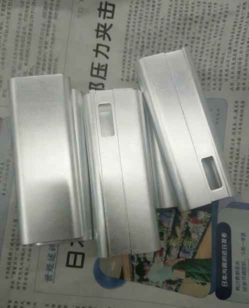 寻求气磨的抛光合作加工厂，这批有六万件，材质是铝合金的，如图，要求