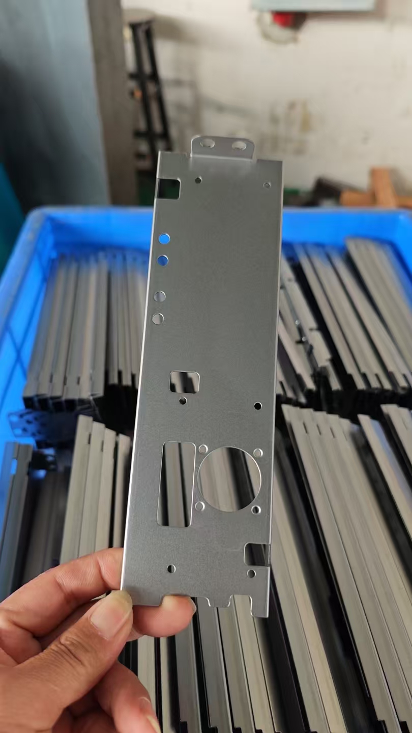 寻长安周边配合比较好的喷粉加工厂，好几款，每款大概三千件~五千件