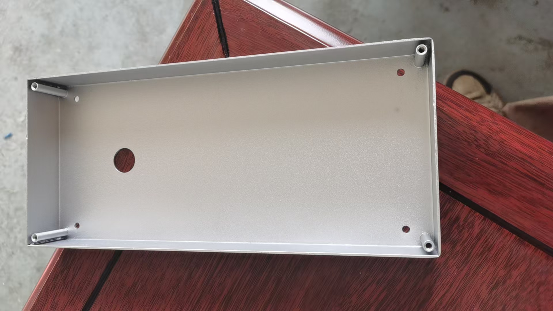 寻求五金喷油加工厂，目前有1300件，如图铁件产品，我司在塘厦，有能