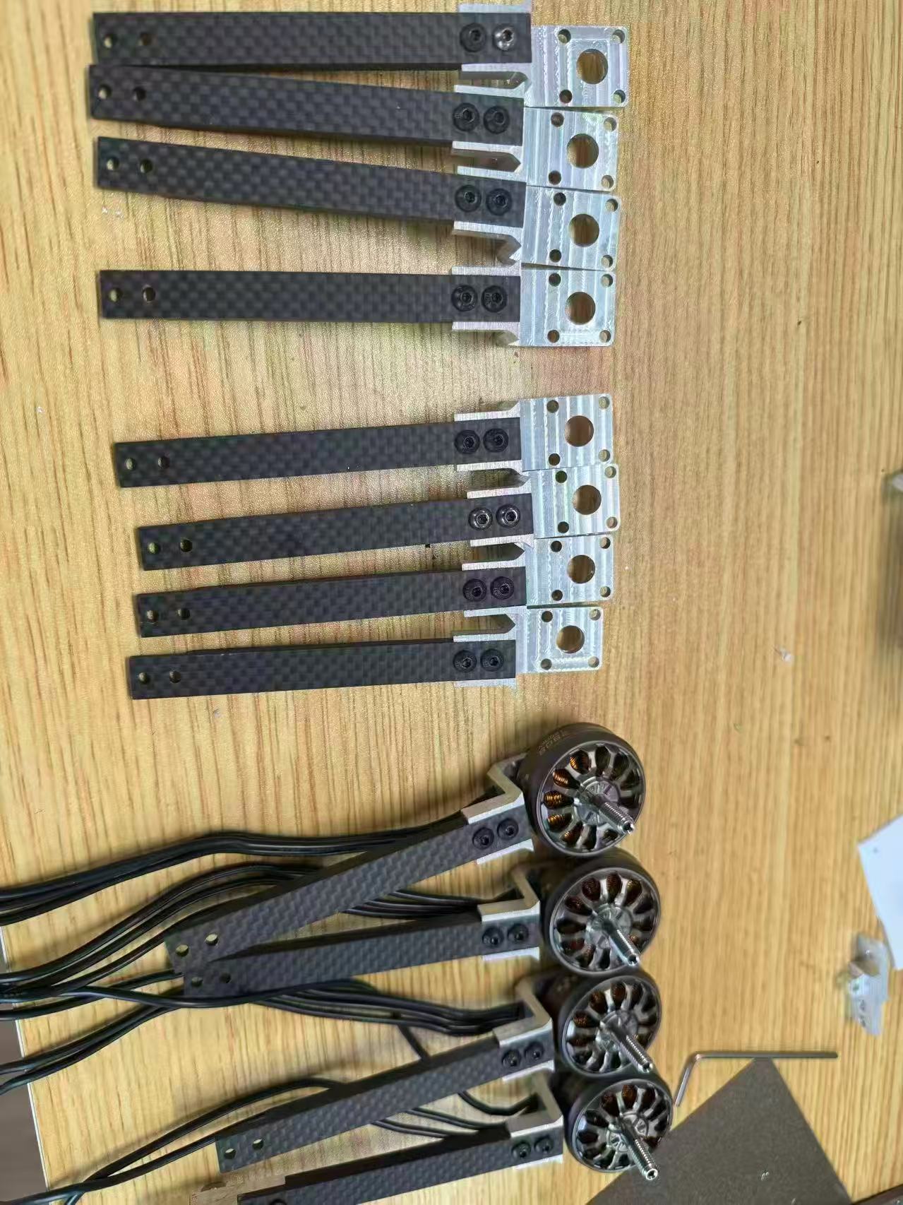 寻能做无人机配件的加工厂，有一万多台要做的，如图，材质碳纤维 铝制品都有，包工包