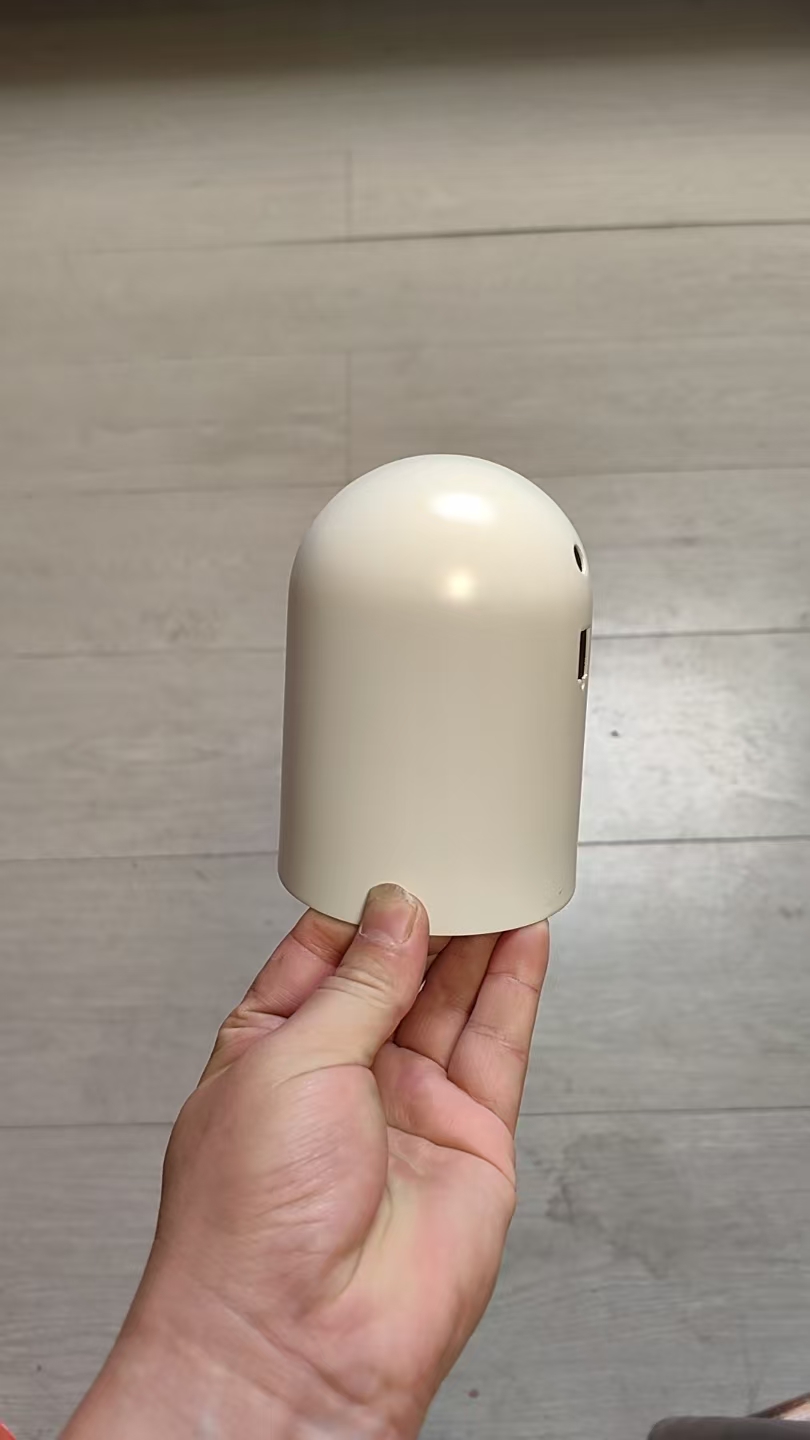 寻五金喷粉加工厂，一个月几十万件，都是铁线类的产品，款式比较多，都是灯饰件产品