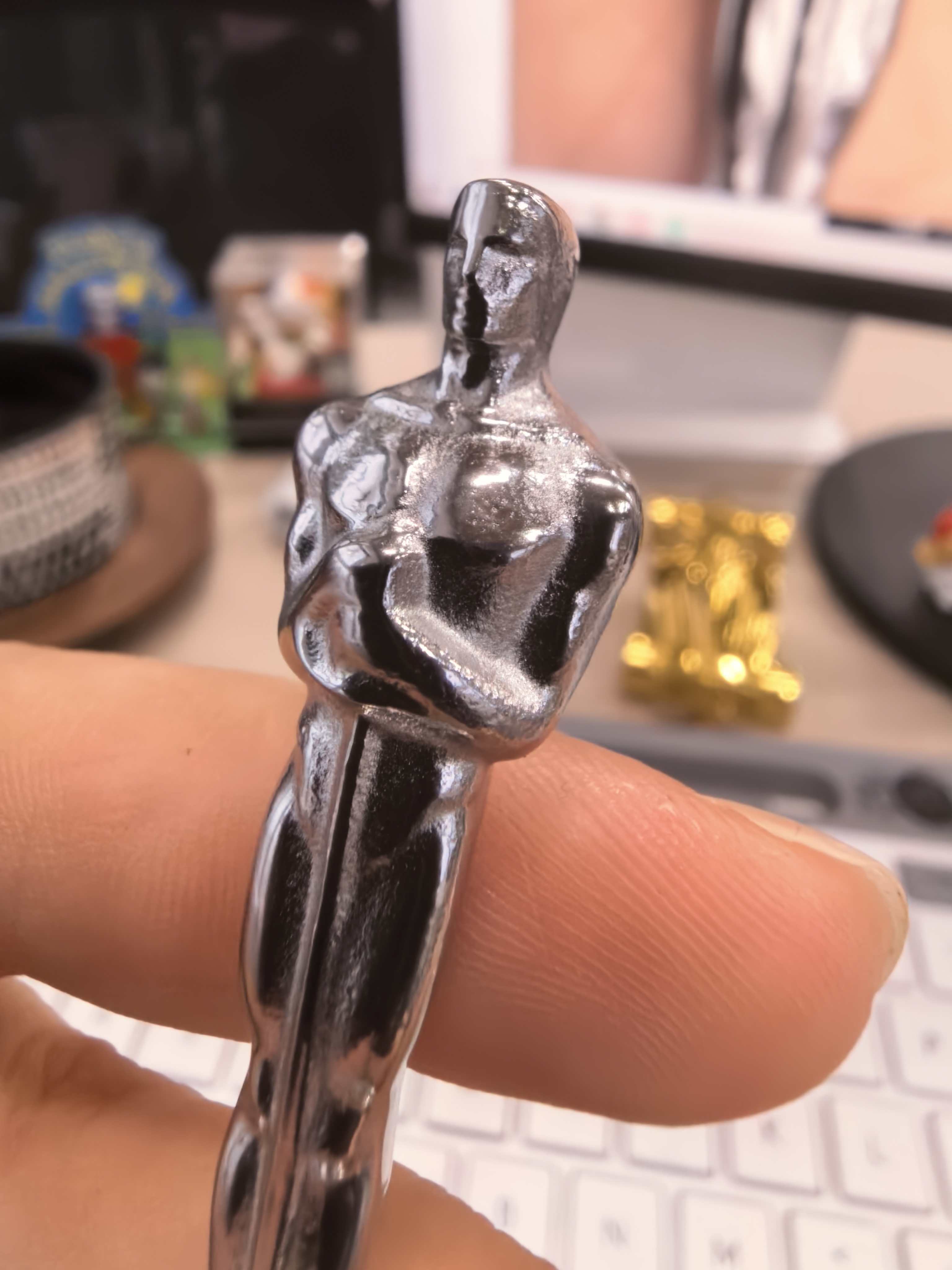 寻纳米喷涂加工厂，目前有两百件，不锈钢材质的，如图，表面需