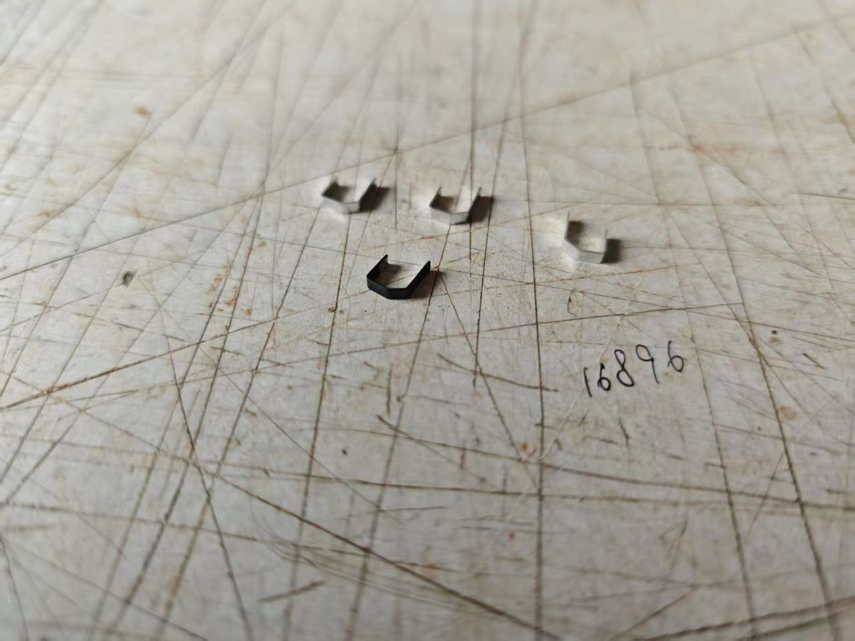 寻求滚筒喷漆合作加工厂，前期量不多，大概批次1万件~5万件，是铝件产品不大